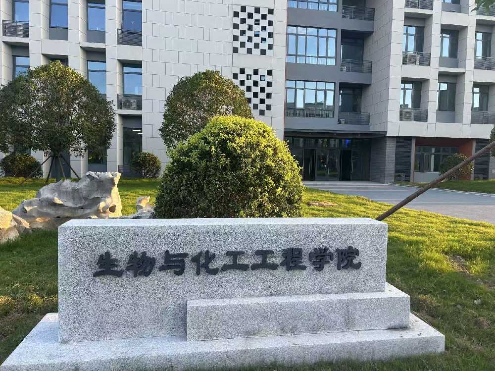 昆山市扬州职业大学体育场高杆灯项目